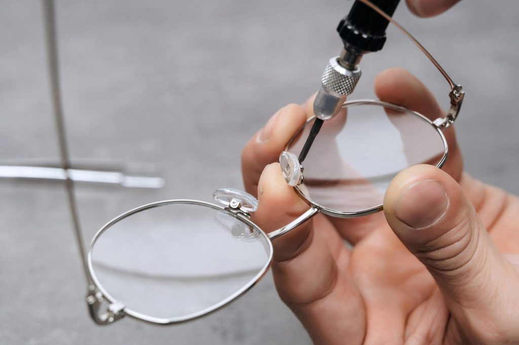 Reparatii ochelari profesional la Iris-optic.ro