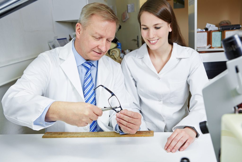 Reparatii ochelari rapid si profesionist - Iris-optic.ro